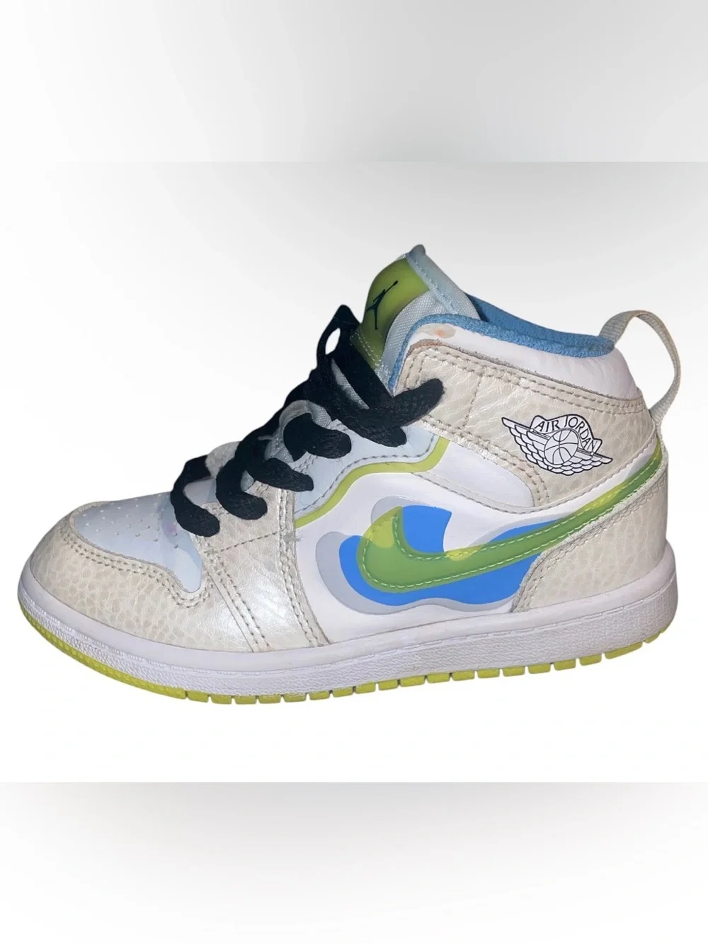 Nike Jordan 1 Mid wraped Swoosh Kids' Sneakers in White and Yellow